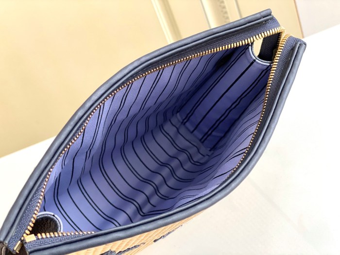  Handbag    Louis Vuitton   M80352   size   5x 20 x 5.5  cm