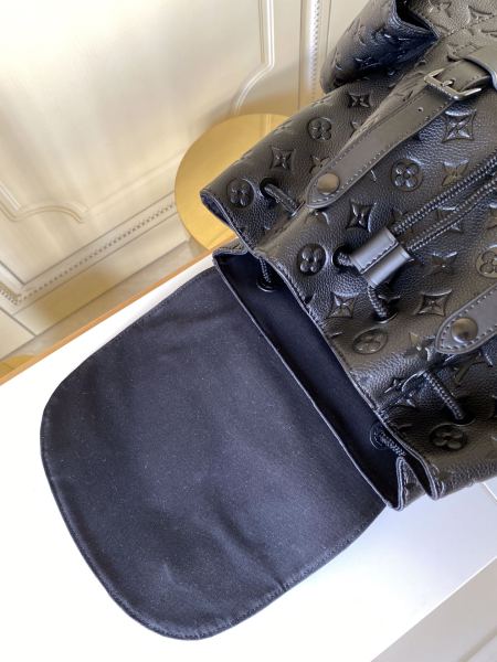 Louis Vuitton Christopher MM M55699 size 44*12.5*38 cm