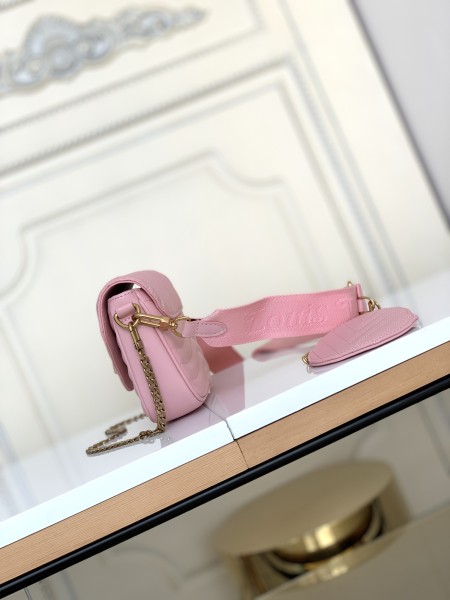  Handbag   Louis Vuitton   M56468   size  19/14/5  cm