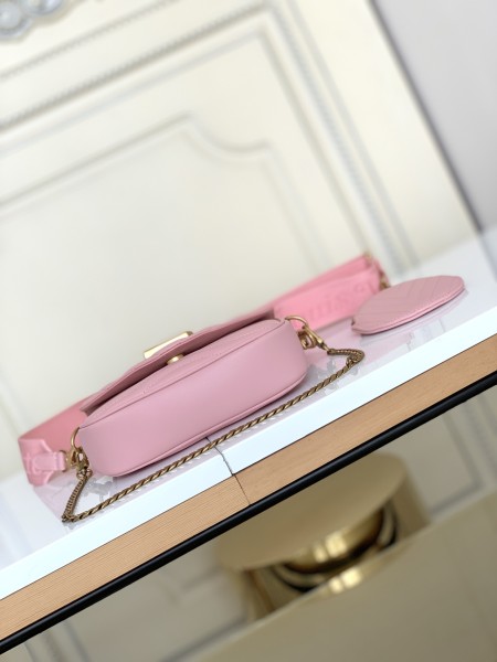  Handbag   Louis Vuitton   M56468   size  19/14/5  cm