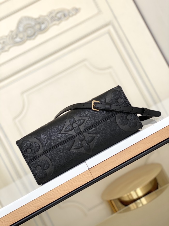  Handbag   Louis Vuitton  M45653