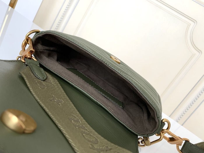 Handbag   Louis Vuitton  M56471  size   size  19/14/5  cm