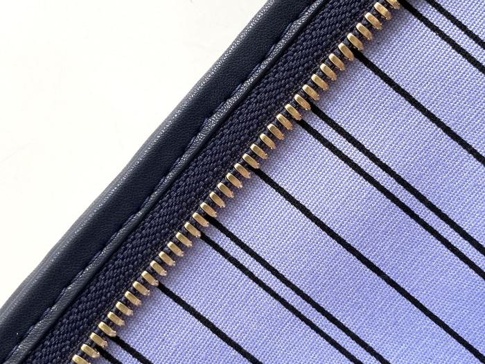  Handbag    Louis Vuitton   M80352   size   5x 20 x 5.5  cm