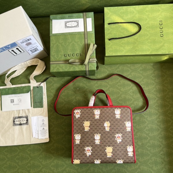  Handbag   Gucci  612992  size  28*25*11  cm