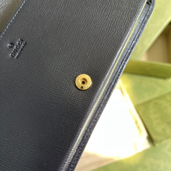 Handbag    Gucci   621892  size  19*10*4  cm