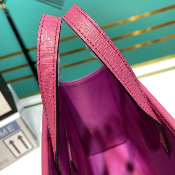  Handbag   Gucci  605614  size  28*25*11  cm