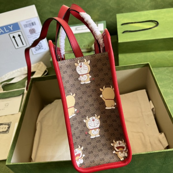  Handbag   Gucci  612992  size  28*25*11  cm