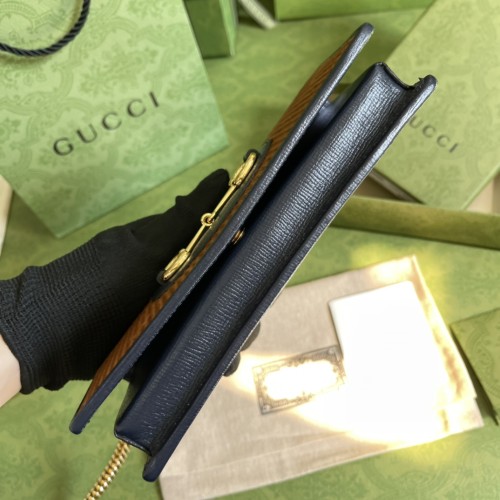 Handbag    Gucci   621892  size  19*10*4  cm