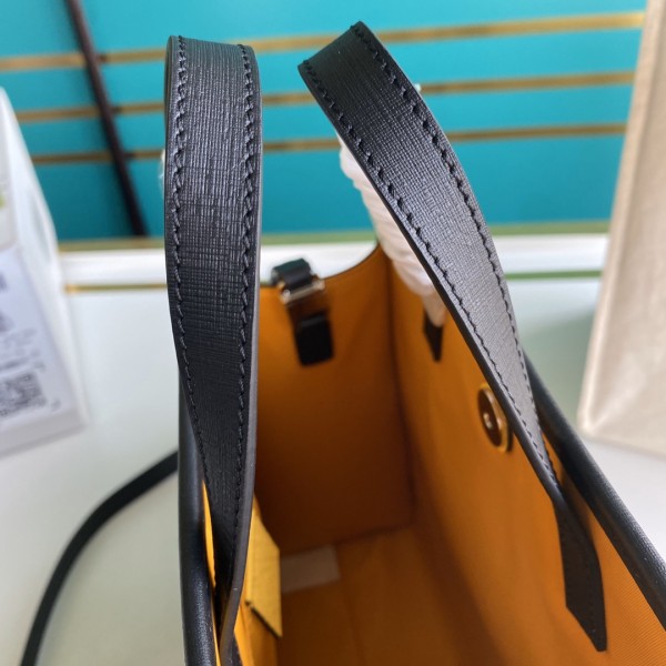  Handbag    Gucci  612992  size  28*25*11  cm