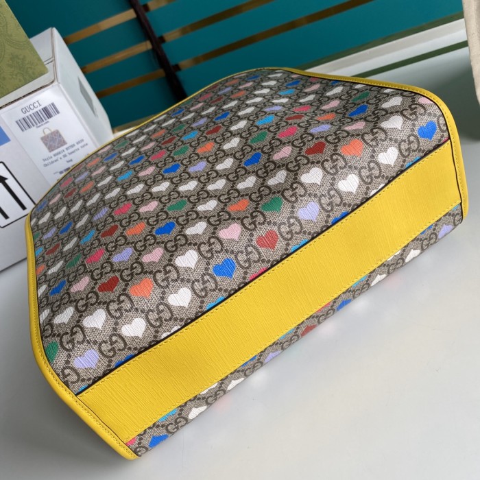  Handbag   Gucci  605614  size  28*25*11  cm