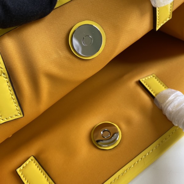  Handbag   Gucci   605614  size  28*26.5*9  cm