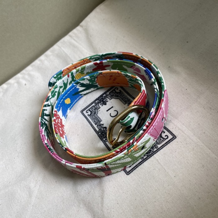  Handbag   Gucci  636709   size  28*19*4.5  cm 