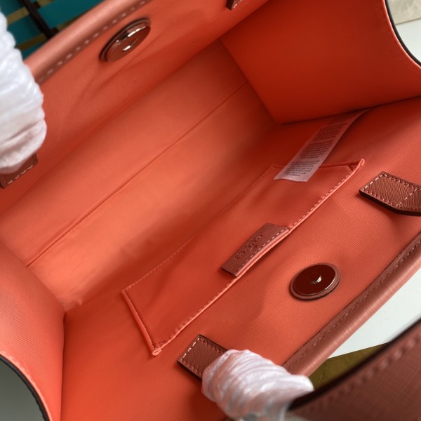  Handbag   Gucci   605614  size  28*25*11  cm