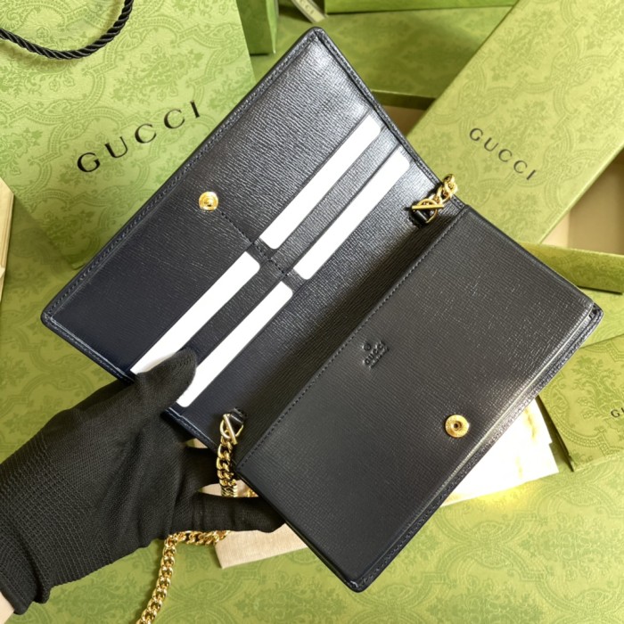 Handbag    Gucci   621892  size  19*10*4  cm