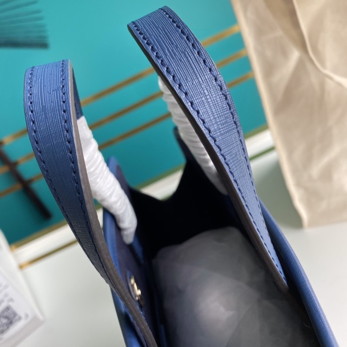 Handbag   Gucci   605614   size  28*25*11  cm