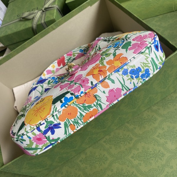  Handbag   Gucci  636709   size  28*19*4.5  cm 