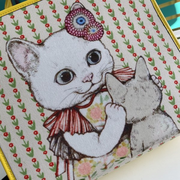  Handbag   Gucci   605614  size  28*26.5*9  cm