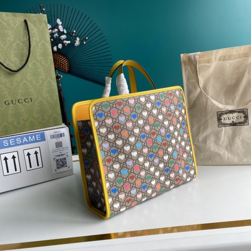  Handbag   Gucci  605614  size  28*25*11  cm