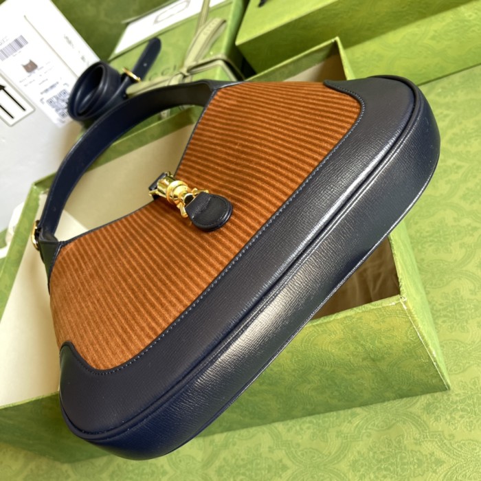  Handbag   Gucci  636706   size  28*19*4.5  cm