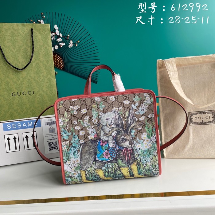  Handbag   Gucci   612992  size  28*25*11  cm