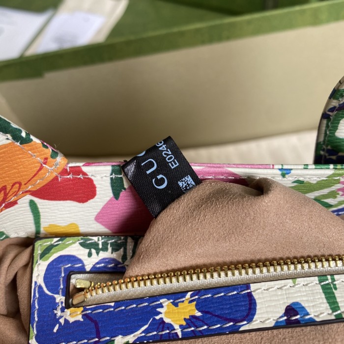  Handbag   Gucci  636709   size  28*19*4.5  cm 