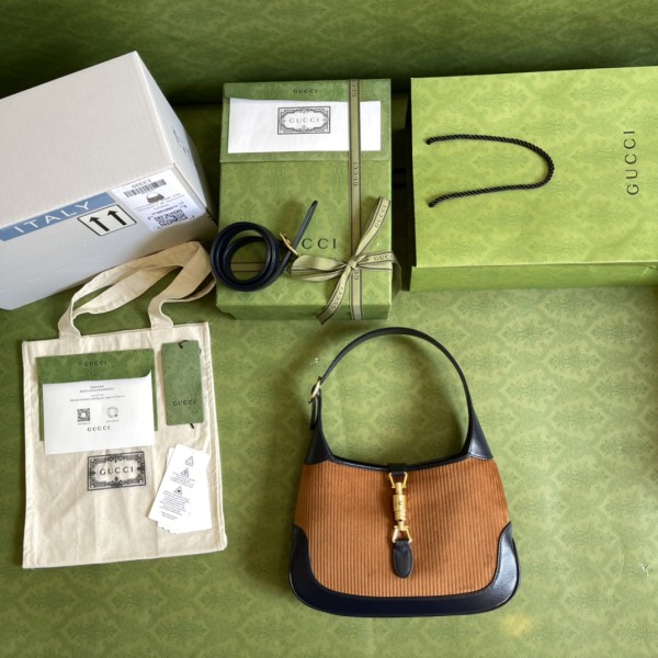  Handbag   Gucci  636706   size  28*19*4.5  cm