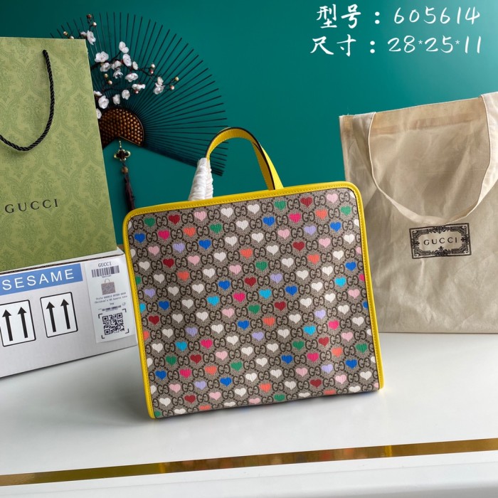  Handbag   Gucci  605614  size  28*25*11  cm