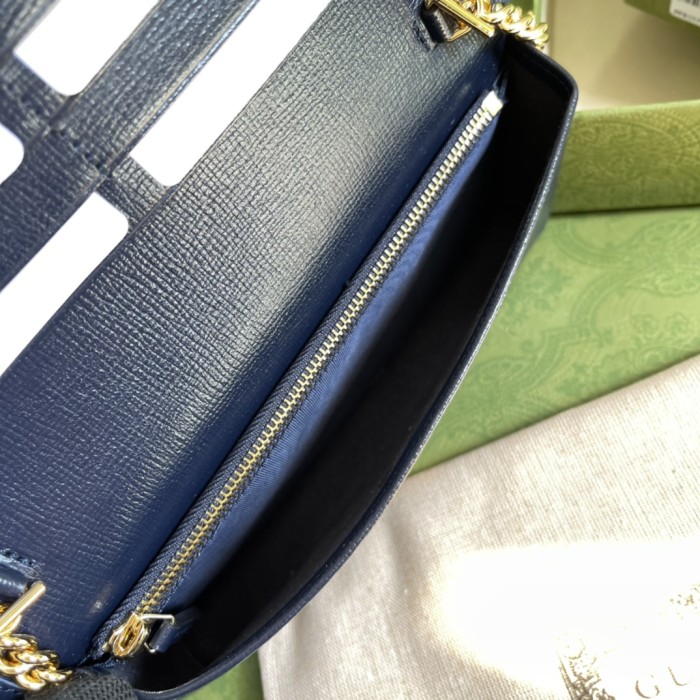 Handbag    Gucci   621892  size  19*10*4  cm