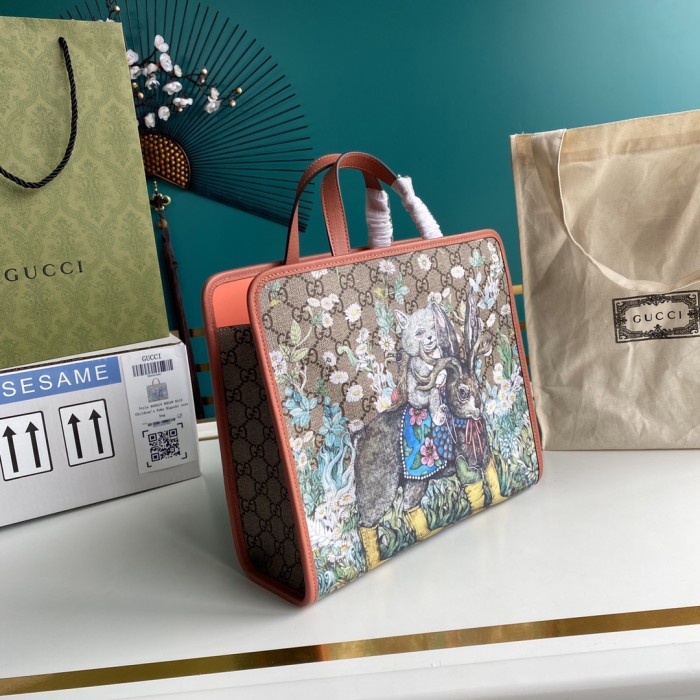  Handbag   Gucci   605614  size  28*25*11  cm