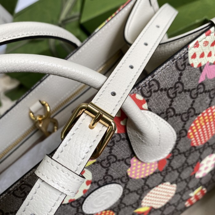  Handbag   Gucci  659983  size  31*26*14  cm