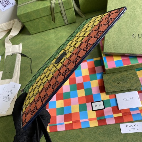  Handbag    Gucci  657581   size  30*25*1.5  cm 