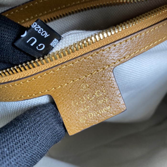 Handbag    Gucci  647816   size  22*29*15 cm  