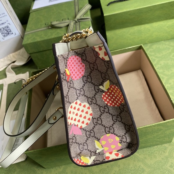  Handbag    Gucci   498156  size  26*18*10  cm