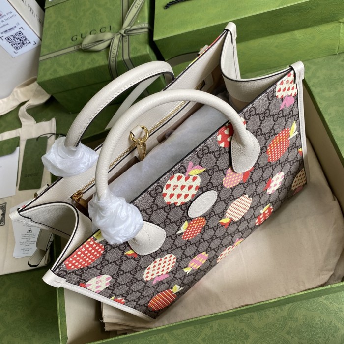  Handbag   Gucci  659983  size  31*26*14  cm