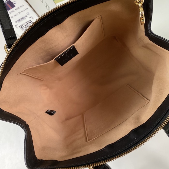  Handbag   Gucci    547551   size   24*20*10  cm 