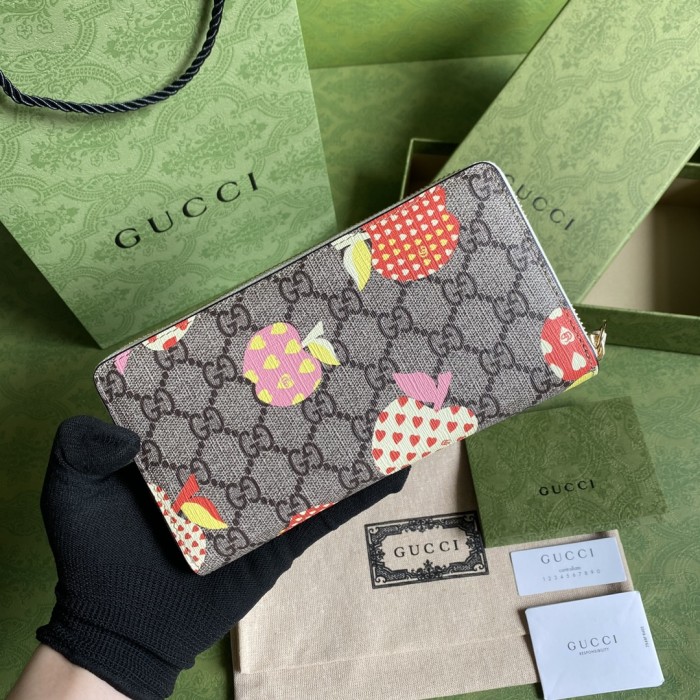  Handbag   Gucci   663924  size  19*10.5*2 cm