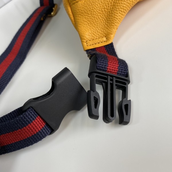 Handbag    Gucci   527792  size   22*13*6  cm