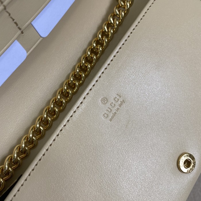  Handbag    Gucci   621892  size  19× 10x 4 cm