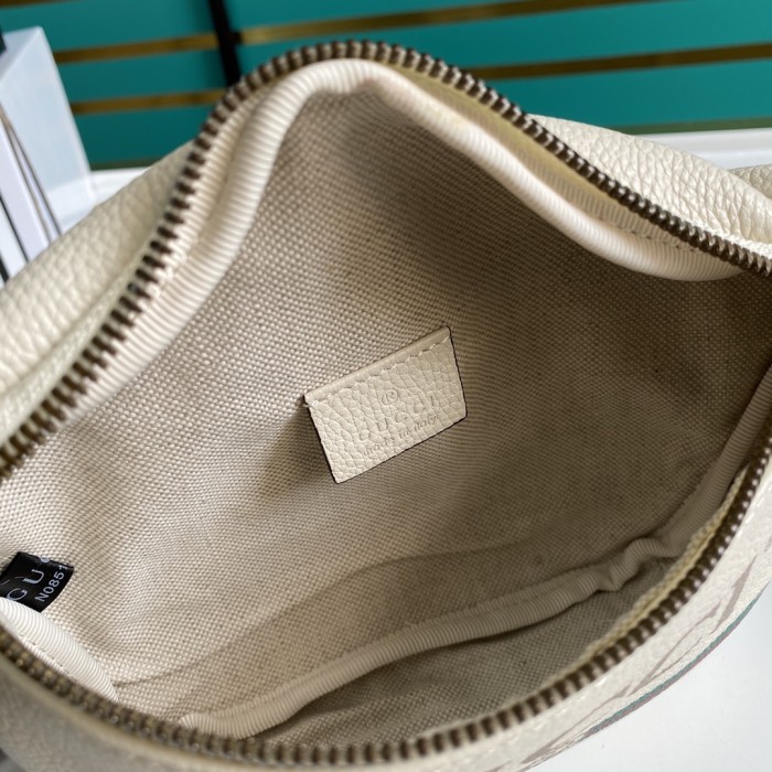 Handbag   Gucci  527792  size  22*13*6  cm