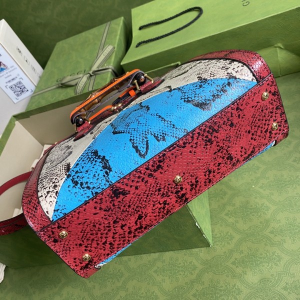  Handbag    Gucci   size  27*24*11  cm