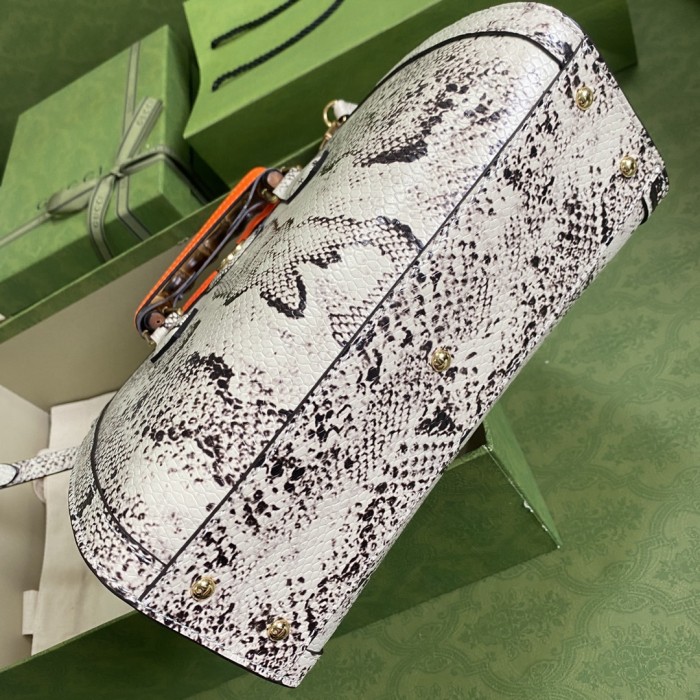  Handbag   Gucci  660195   size  27*24*11  cm