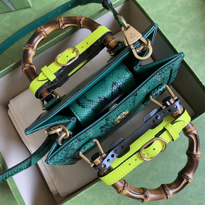  Handbag   Gucci  655661  size  20*16*10  cm