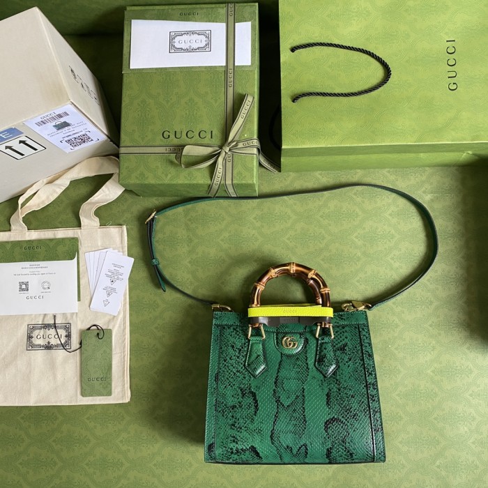  Handbag   Gucci  660195  size  27*24*11 cm