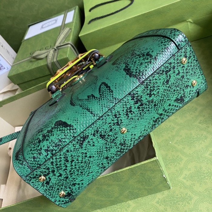  Handbag   Gucci  660195  size  27*24*11 cm