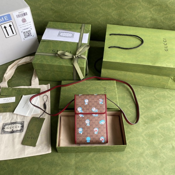  Handbag   Gucci  647805  size  11.5*18*3.5  cm