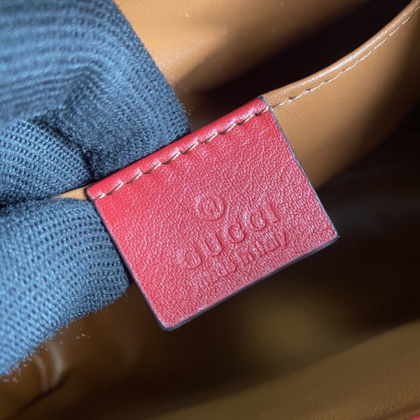  Handbag    Gucci   size  27*24*11  cm