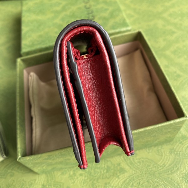 Handbag    Gucci    647788   size  11*8.5*3  cm