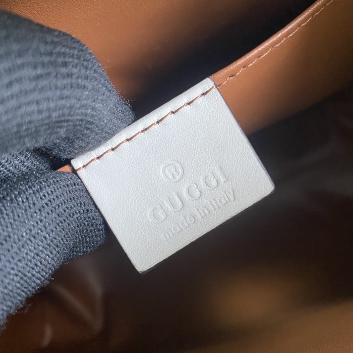  Handbag   Gucci  660195   size  27*24*11  cm