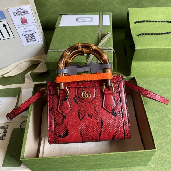  Handbag   Gucci  655661   size  20*16*10  cm