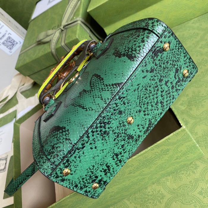  Handbag   Gucci  655661  size  20*16*10  cm